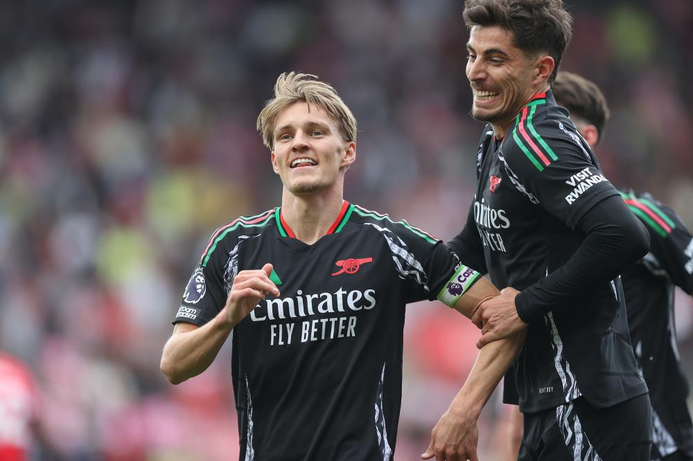 跟队记者：迈尼昂看起来不会续约，但阿莱格里仍在试图说服他