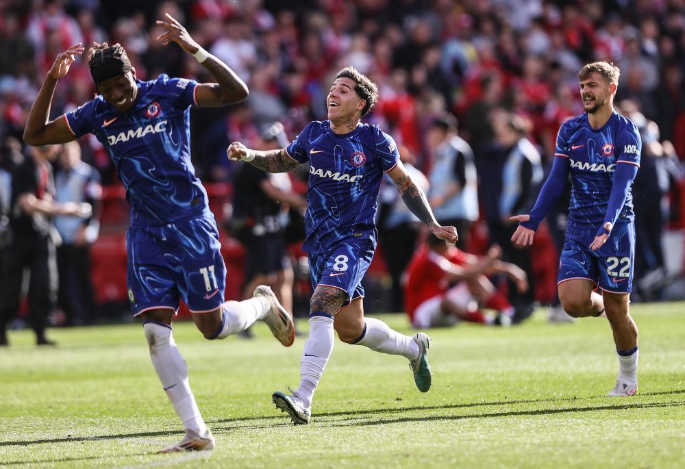 骑士全队首节手感不佳，投篮仅25投8中&已落后老鹰10分